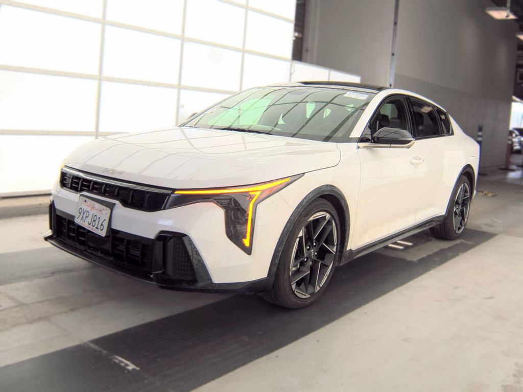 2025 Kia K4 GT-Line photo