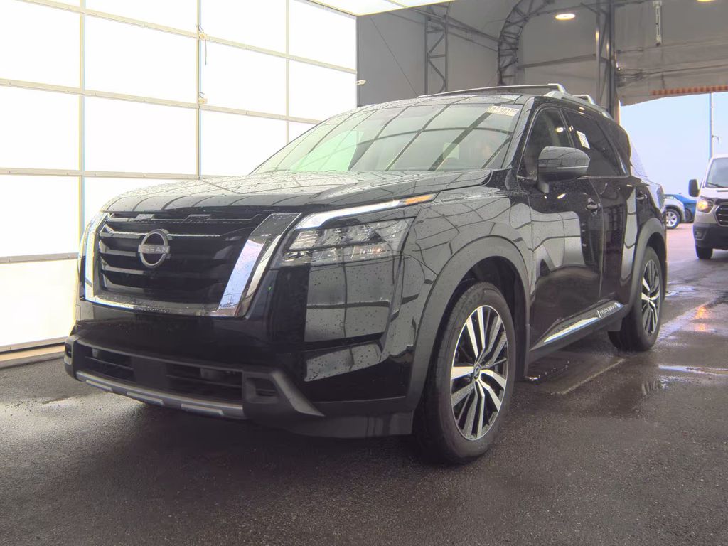 2025 Nissan Pathfinder Platinum photo