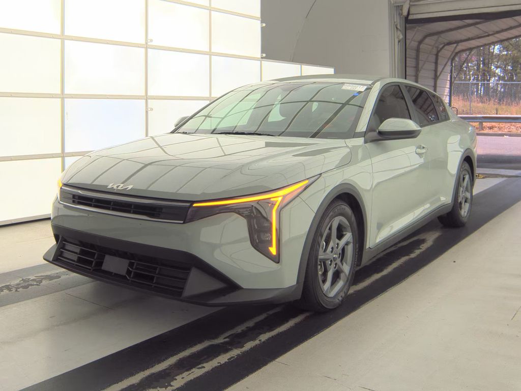 2025 Kia K4 LXS photo