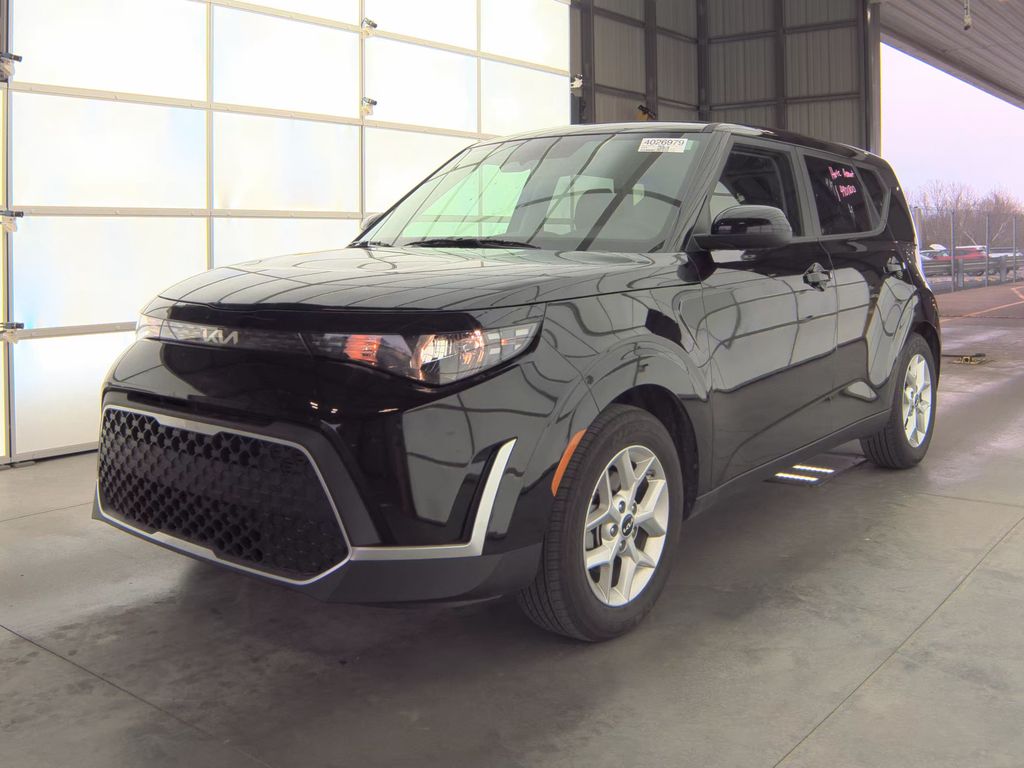 2025 Kia Soul LX photo