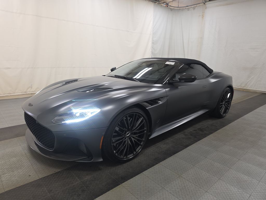 2023 Aston Martin DBS photo