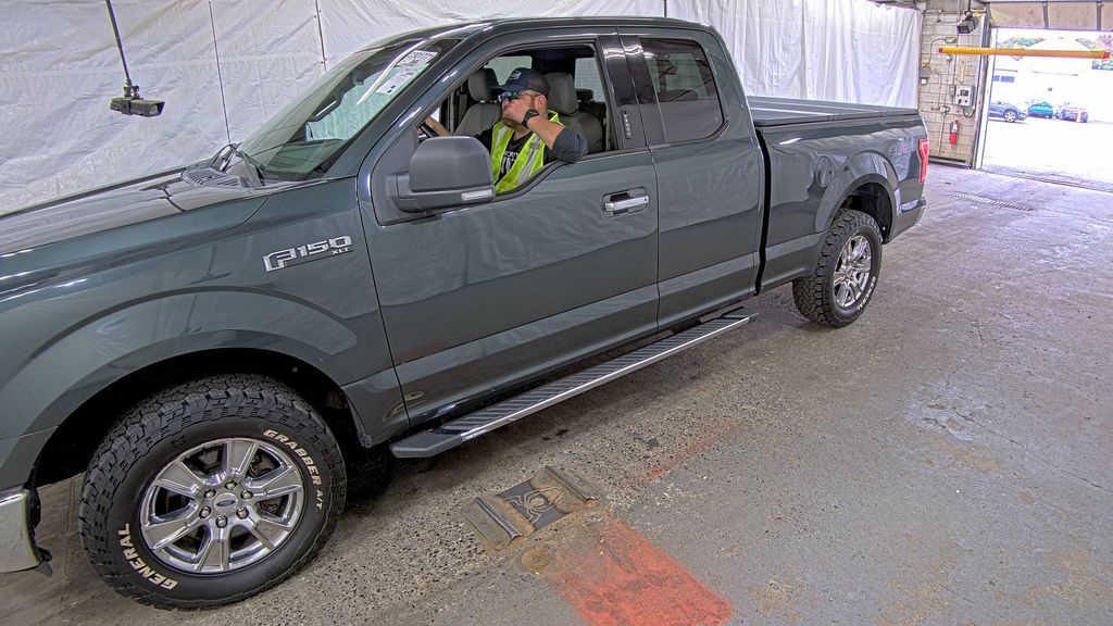 2015 Ford F-150 XLT photo