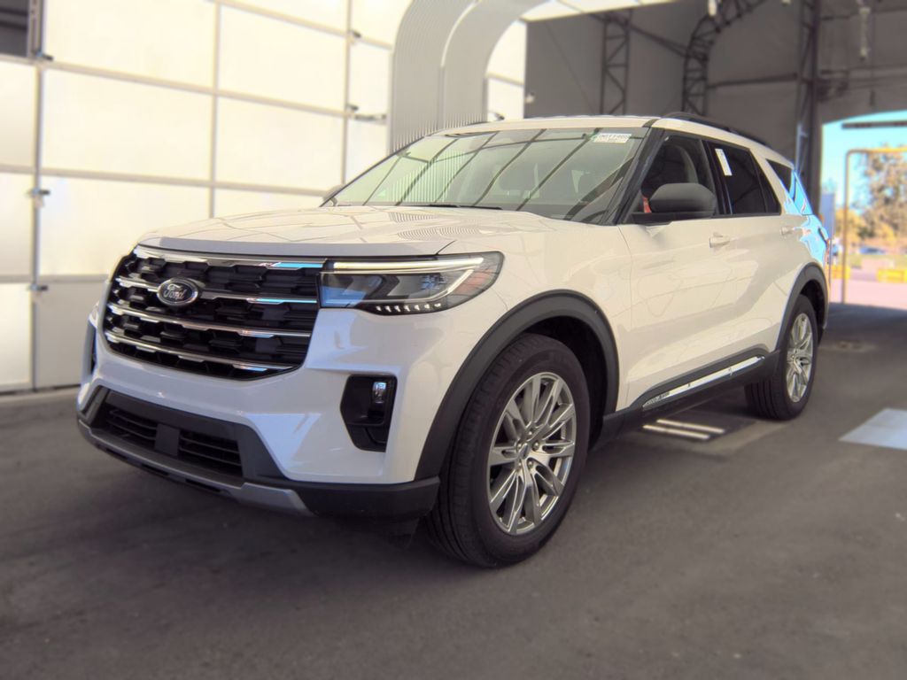 2025 Ford Explorer Active photo