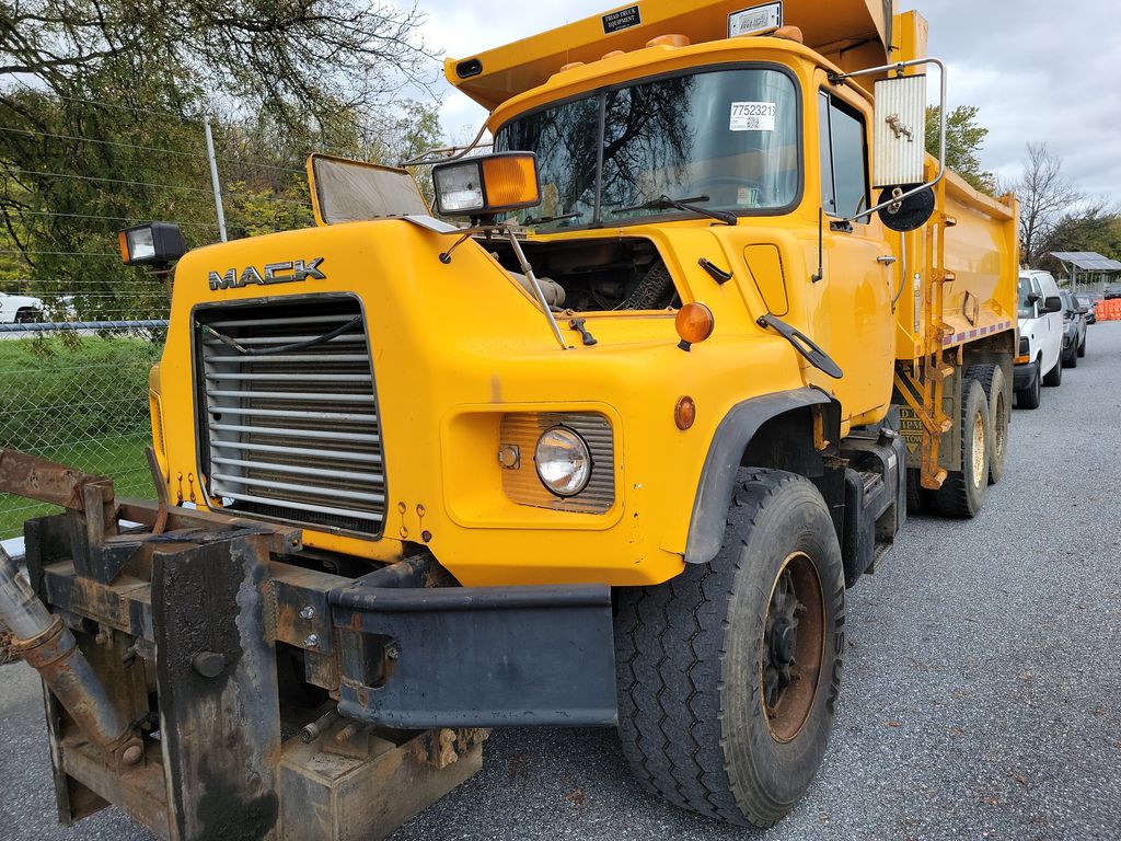1998 Mack 600 photo