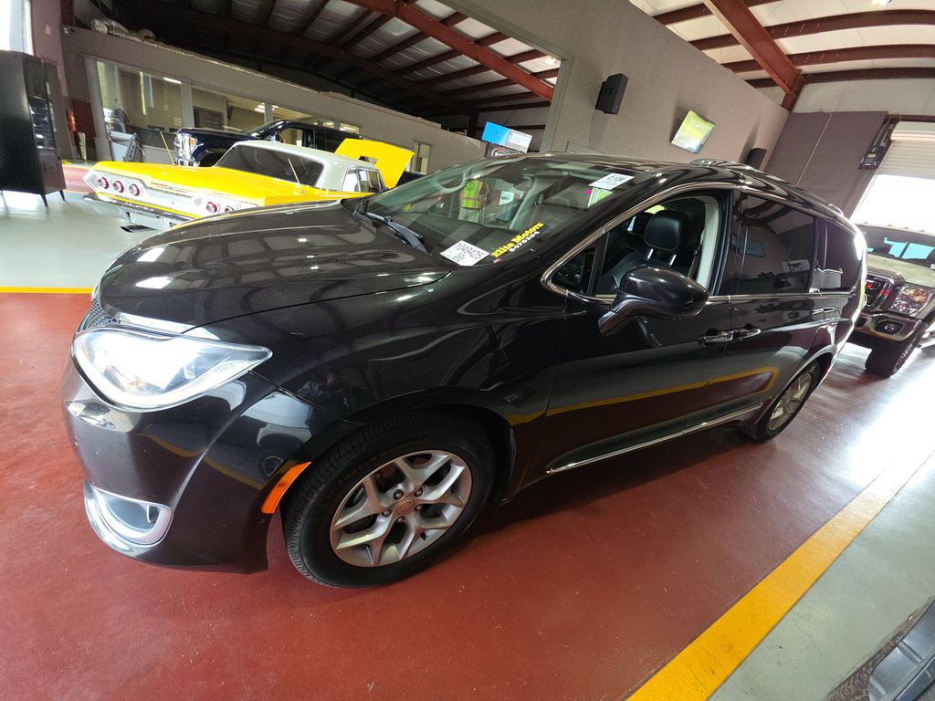 2018 Chrysler Pacifica Touring L+ photo