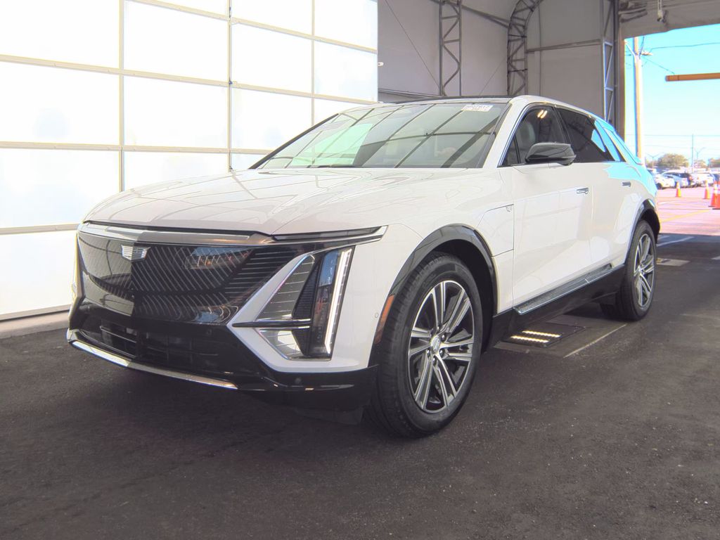 2025 Cadillac Lyriq Luxury 2 photo