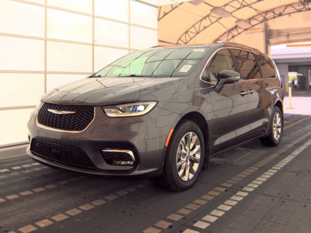 2021 Chrysler Pacifica Touring L photo