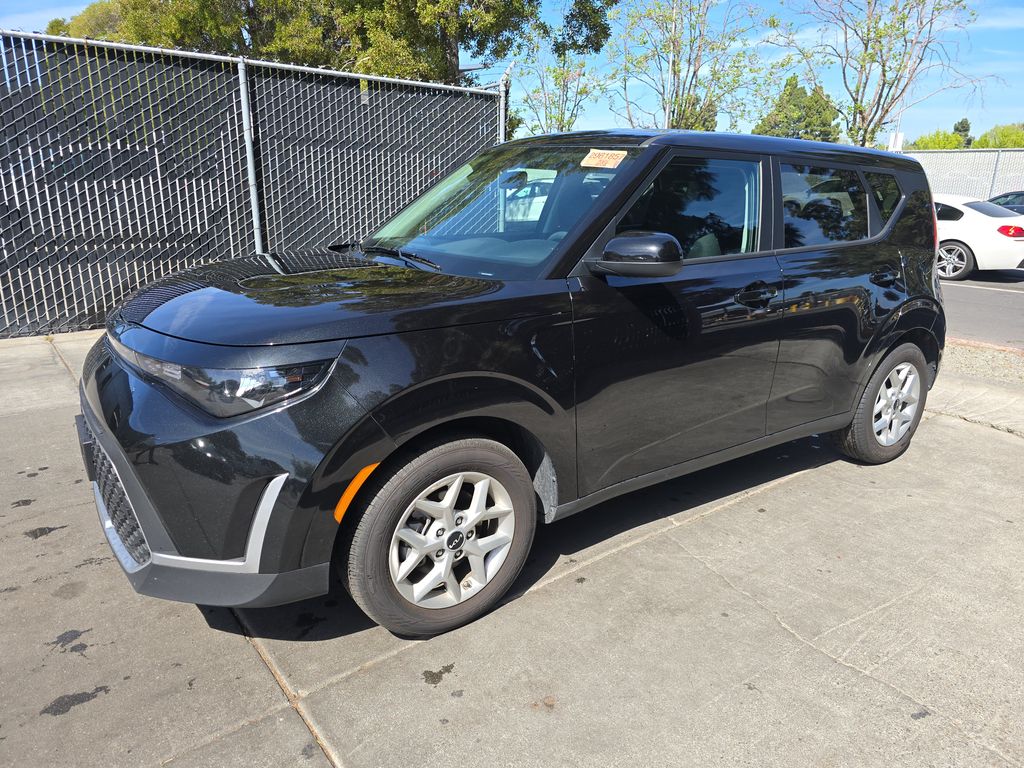 2025 Kia Soul LX photo