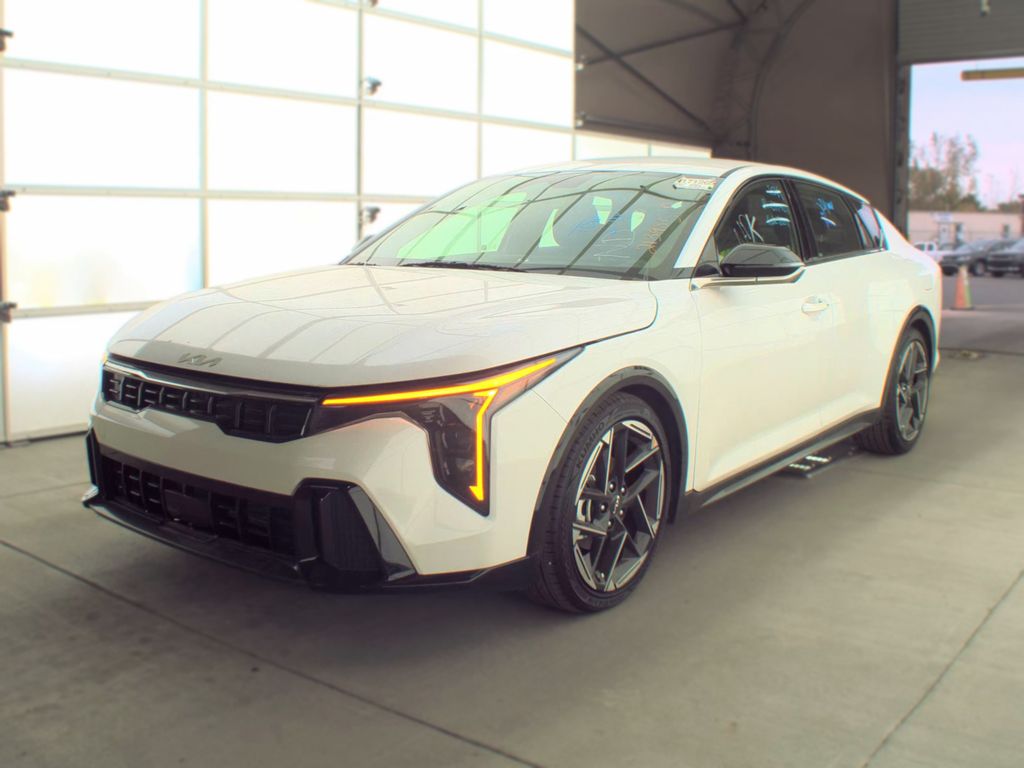 2025 Kia K4 GT-Line photo