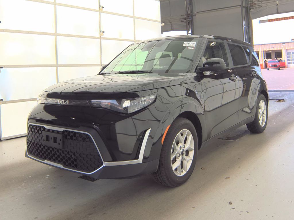 2025 Kia Soul LX photo