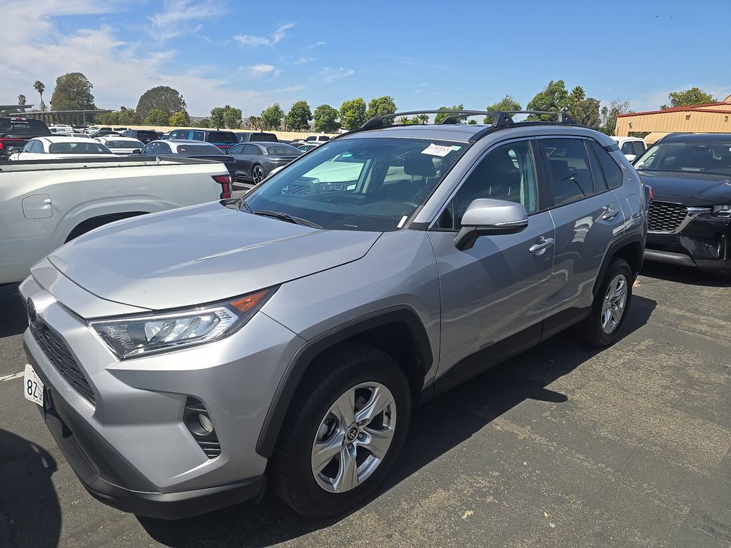 2021 Toyota RAV4 XLE photo