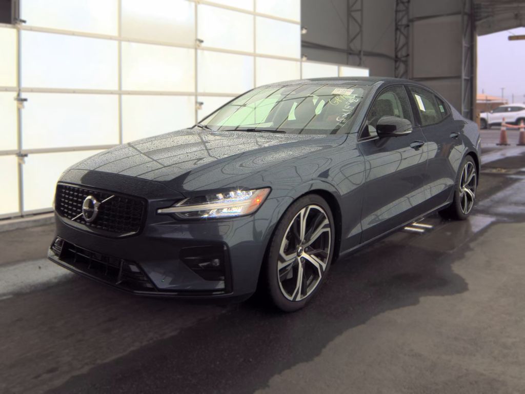 2025 Volvo S60 Plus photo