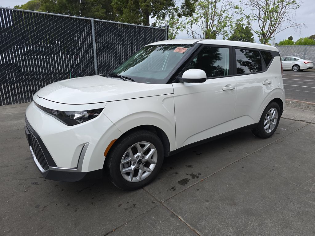 2025 Kia Soul LX photo