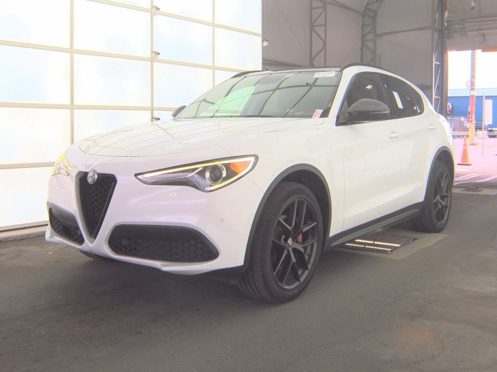 2019 Alfa Romeo Stelvio Sport photo