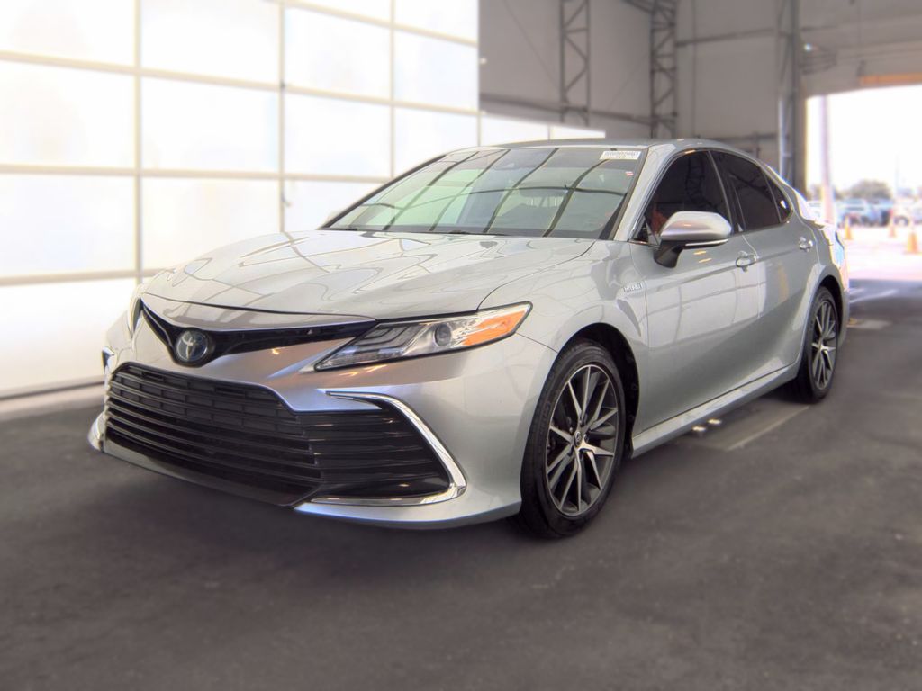 2021 Toyota Camry Hybrid XLE photo