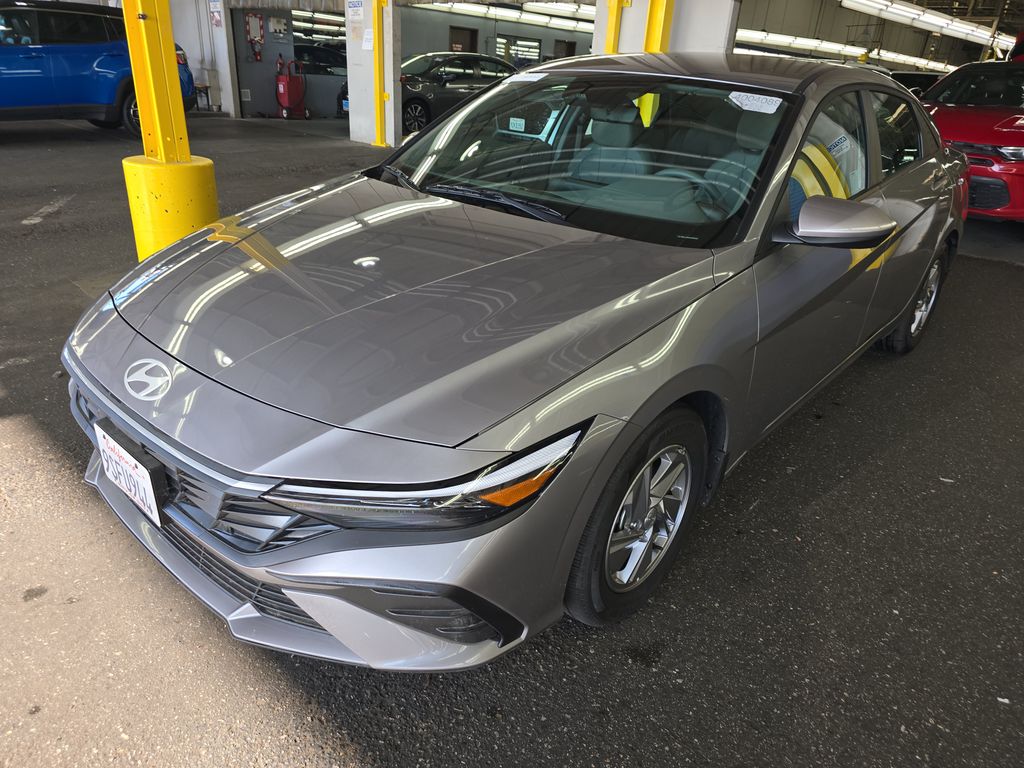 2025 Hyundai Elantra SE photo