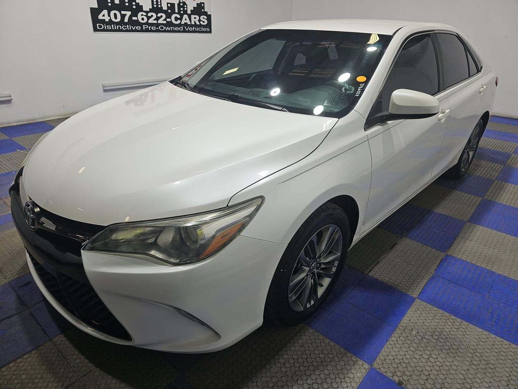 2016 Toyota Camry SE photo
