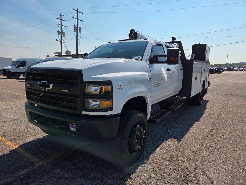 2023 Chevrolet Silverado Medium Duty 4X4 4DR Crew CAB photo