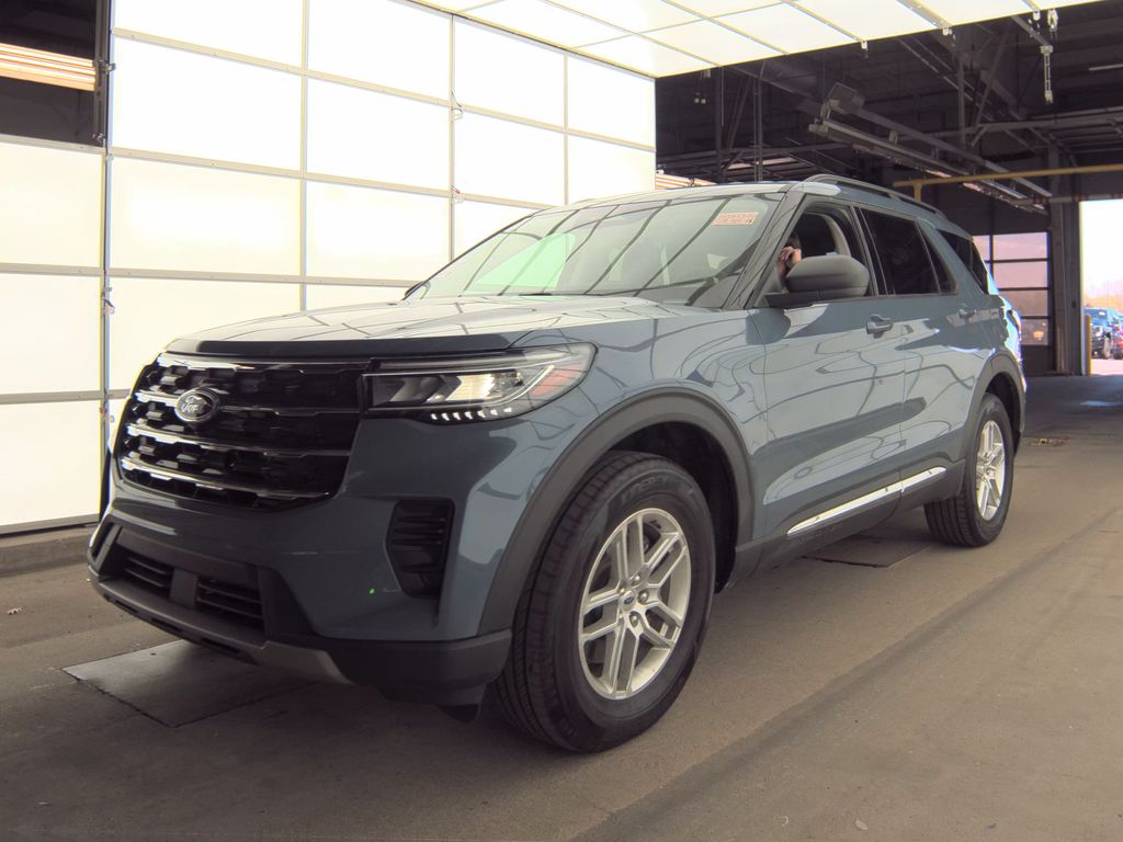 2025 Ford Explorer Active photo