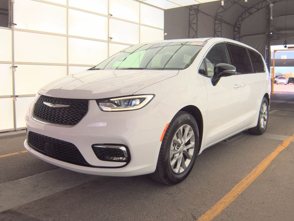 2026 Chrysler Pacifica Limited photo