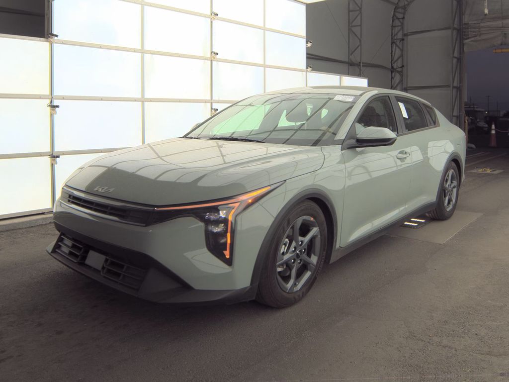 2025 Kia K4 LXS photo