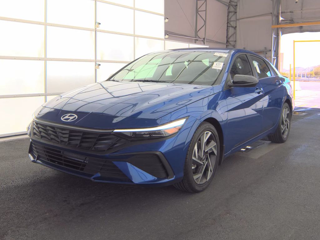 2025 Hyundai Elantra SEL Sport photo