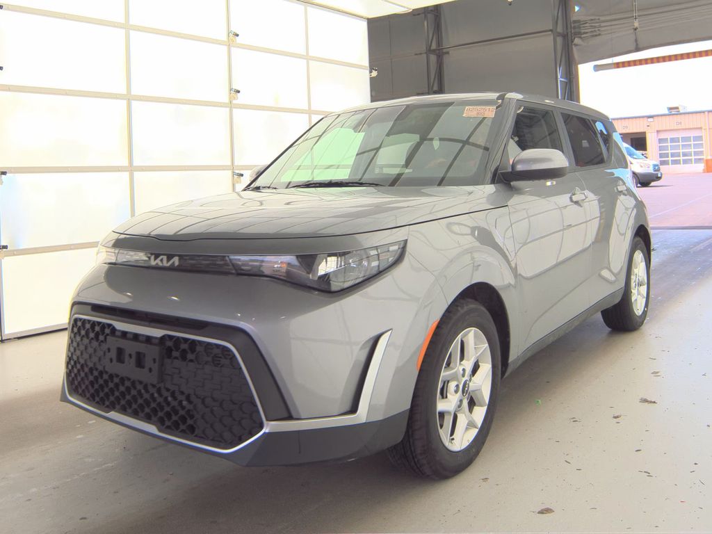 2025 Kia Soul LX photo