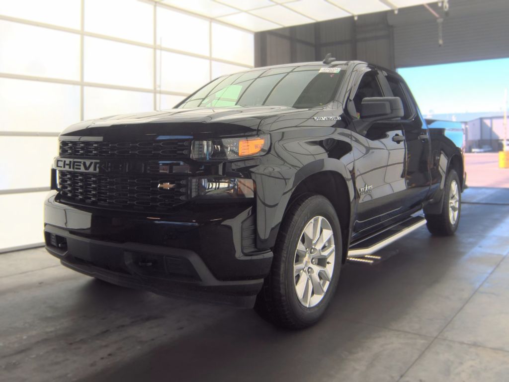 2021 Chevrolet 1500 Custom photo