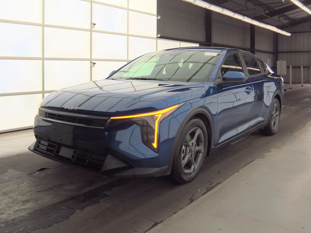 2025 Kia K4 LXS photo