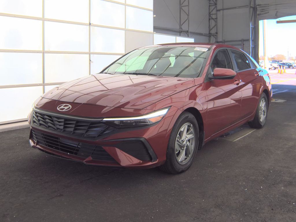 2025 Hyundai Elantra SE photo