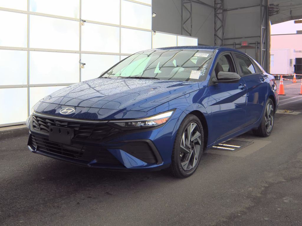 2025 Hyundai Elantra SEL Sport photo