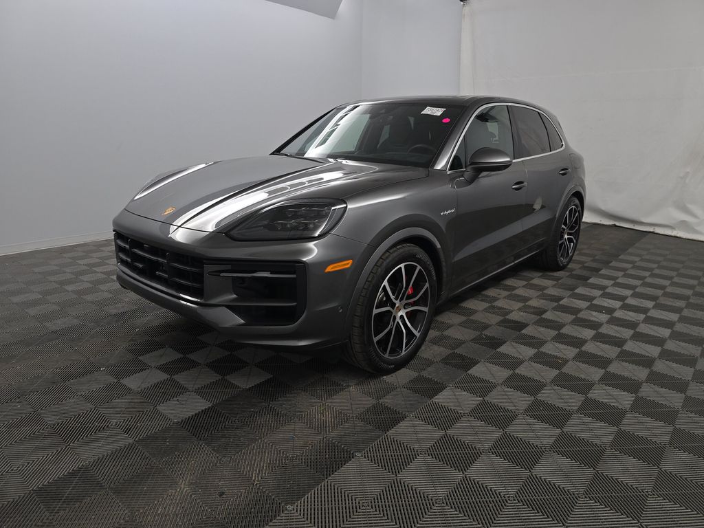2026 Porsche Cayenne S E-Hybrid photo