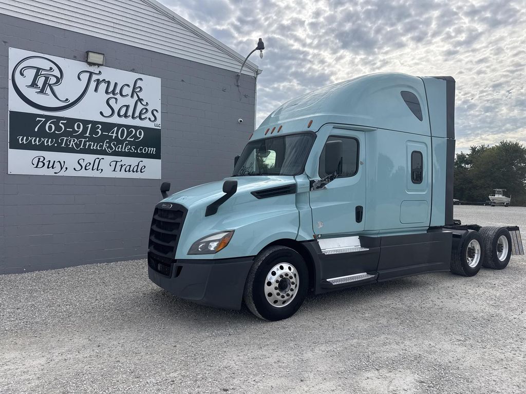 2021 Freightliner Cascadia 126 photo