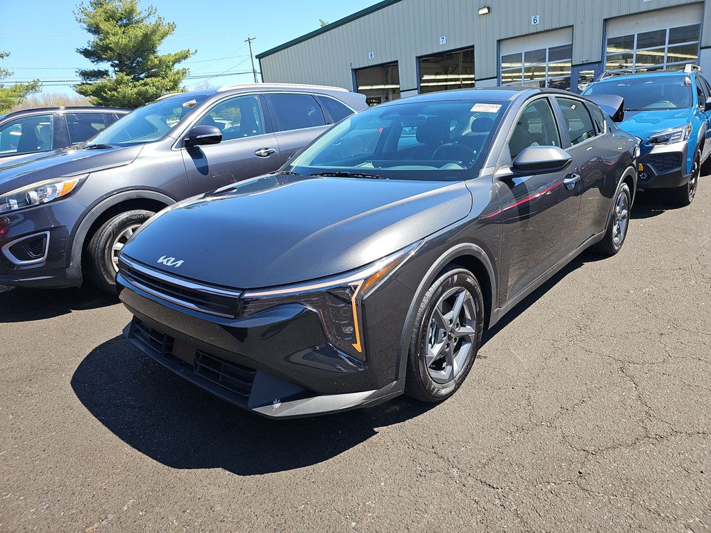 2025 Kia K4 LXS photo
