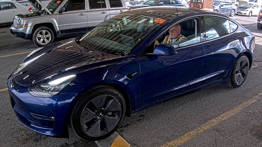 2021 Tesla Model 3 Long Range photo