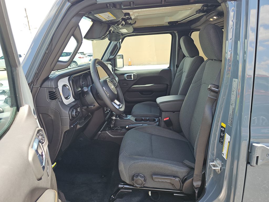 2025 Jeep Wrangler Sahara photo