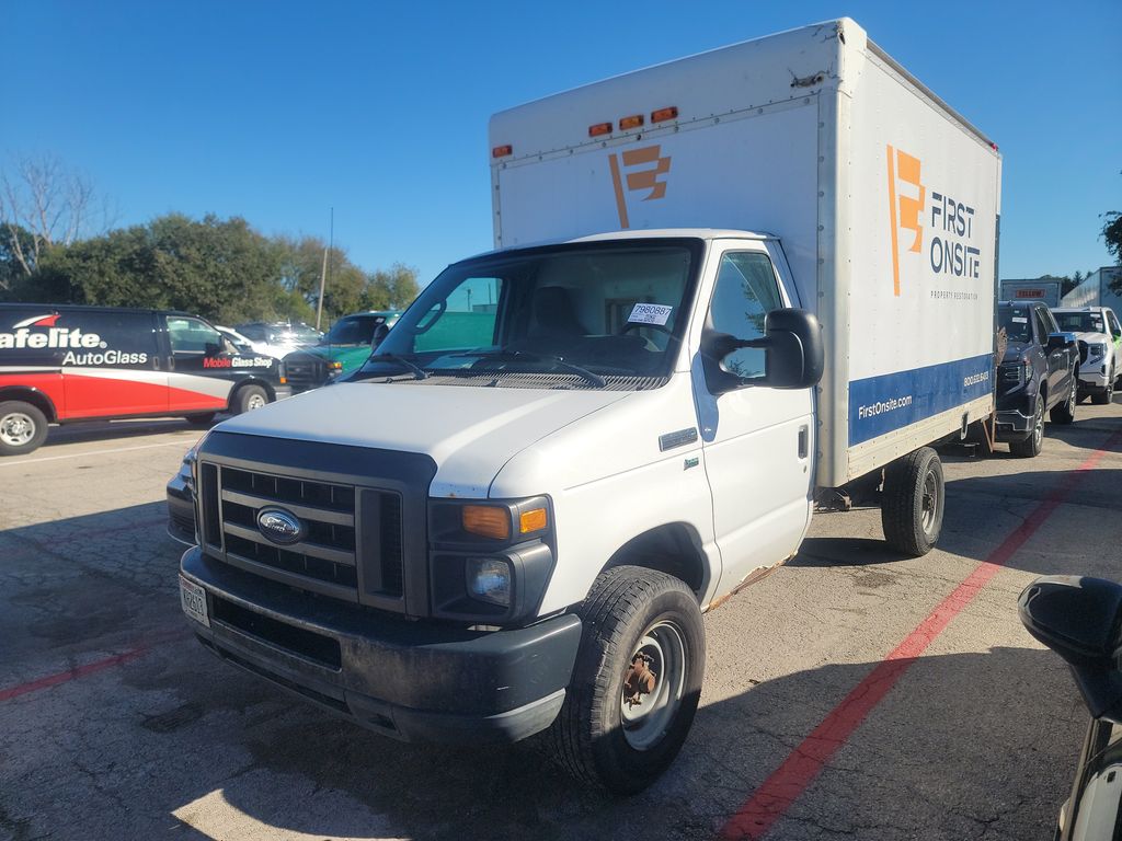 2011 Ford E-350 Cutaway photo