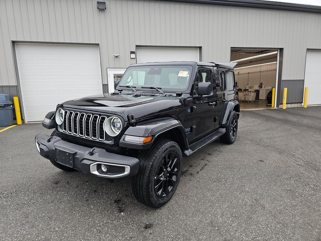 2025 Jeep Wrangler Sahara photo