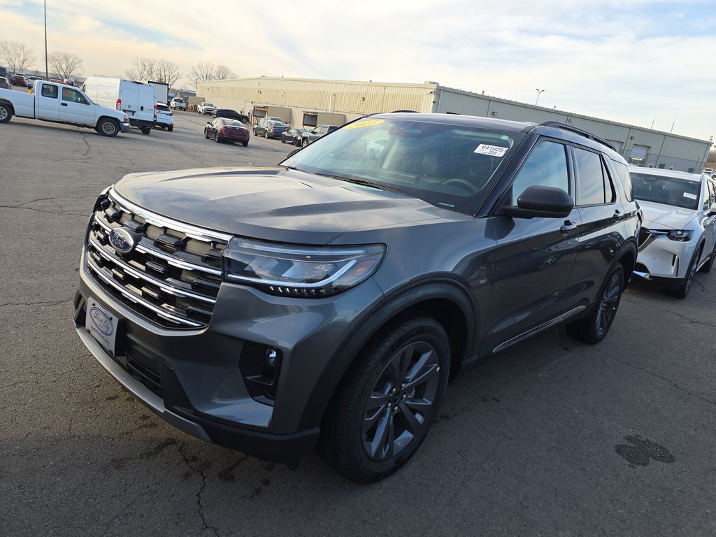 2025 Ford Explorer Active photo