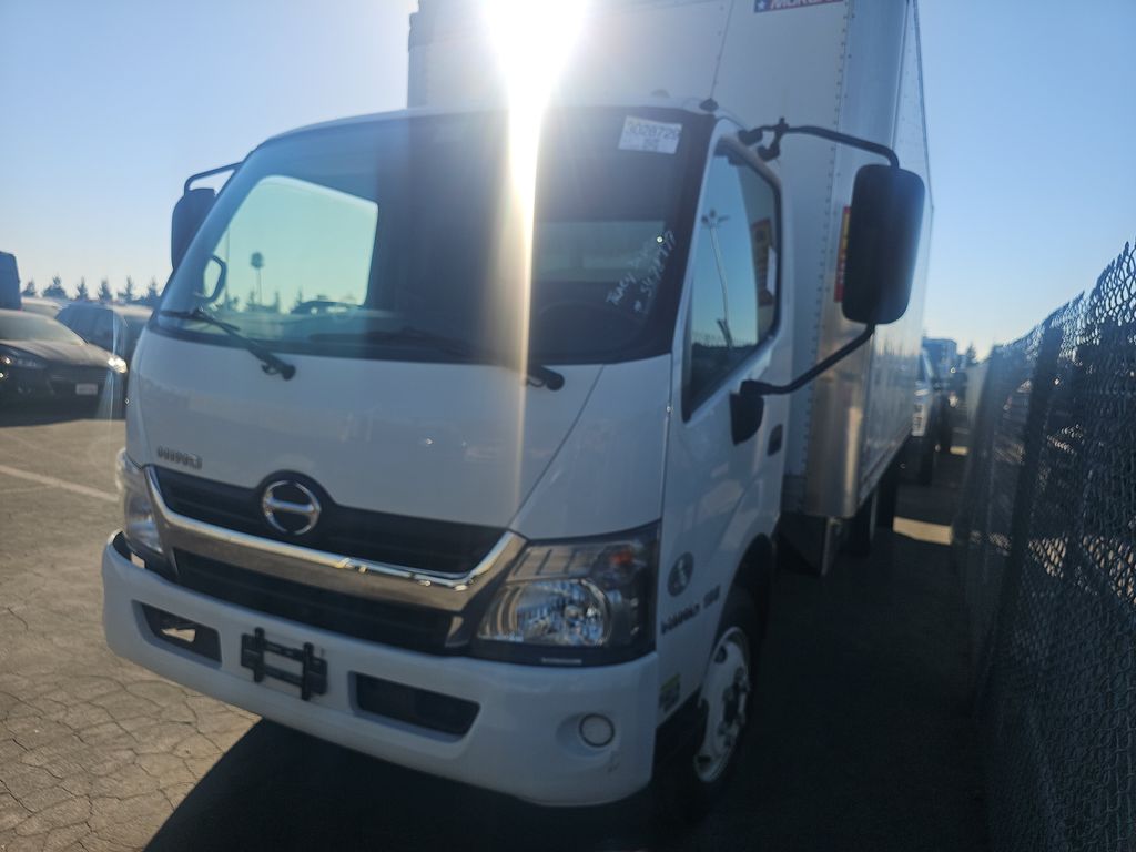 2020 Hino 195 Base photo