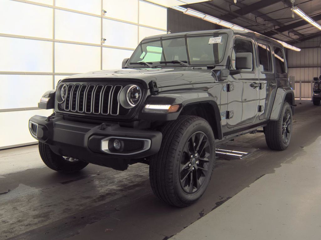 2025 Jeep Wrangler Sahara photo