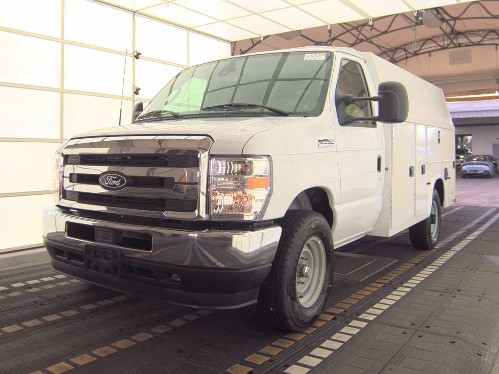 2026 Ford E-350 photo