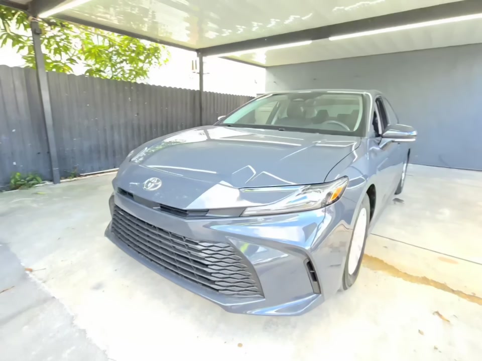 2025 Toyota Camry LE photo