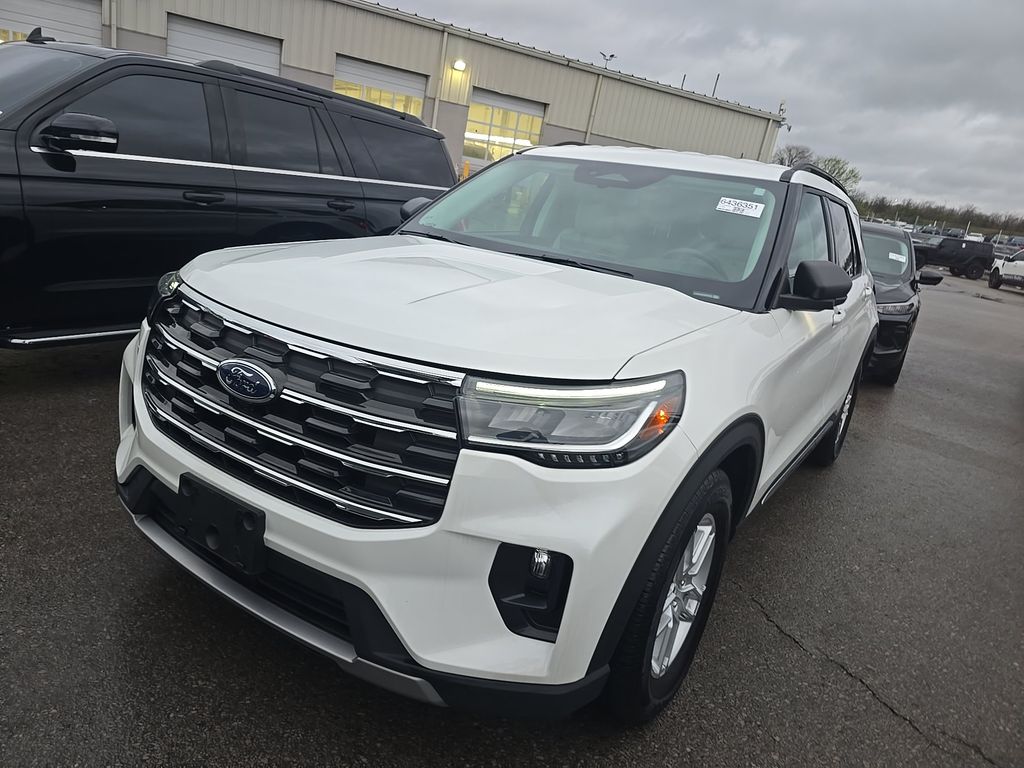 2025 Ford Explorer Active photo