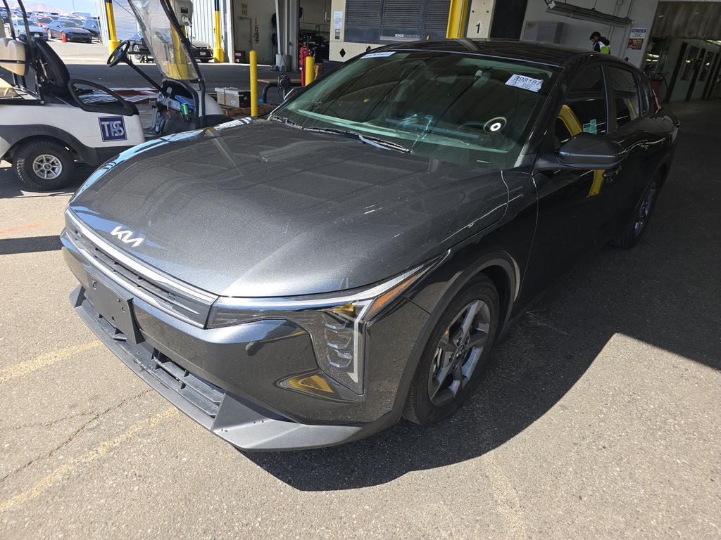 2025 Kia K4 LXS photo