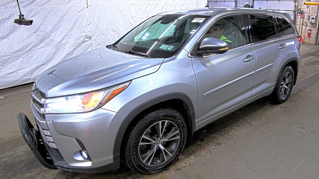 2017 Toyota Highlander LE Plus photo