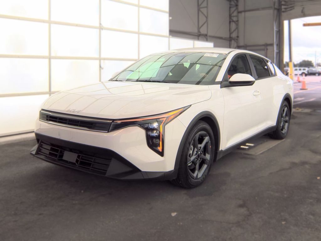 2025 Kia K4 LXS photo
