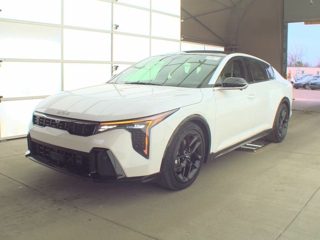 2025 Kia K4 GT-Line photo
