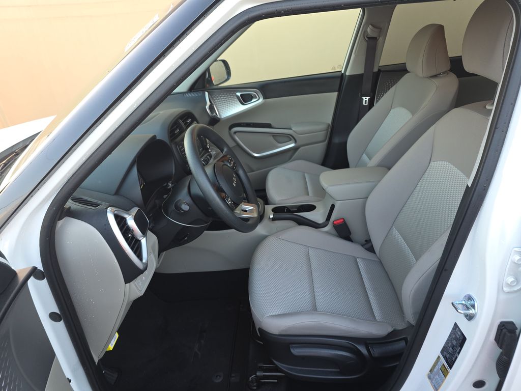 2025 Kia Soul LX photo