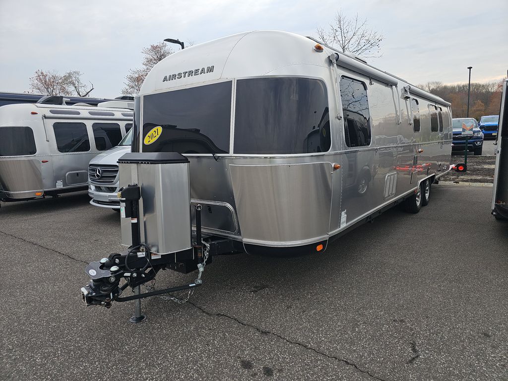 2021 Airstream 33FBQ Classic photo
